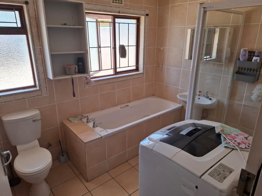 To Let 4 Bedroom Property for Rent in Gordons Bay Central Western Cape